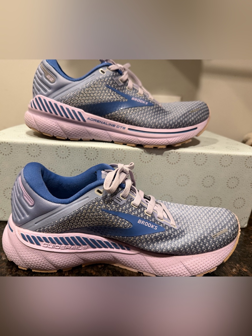 Brooks Adrenaline GTS Women's Running Shoes - Light Pink & Blue SIZE 8.5 - Picture 2 of 5